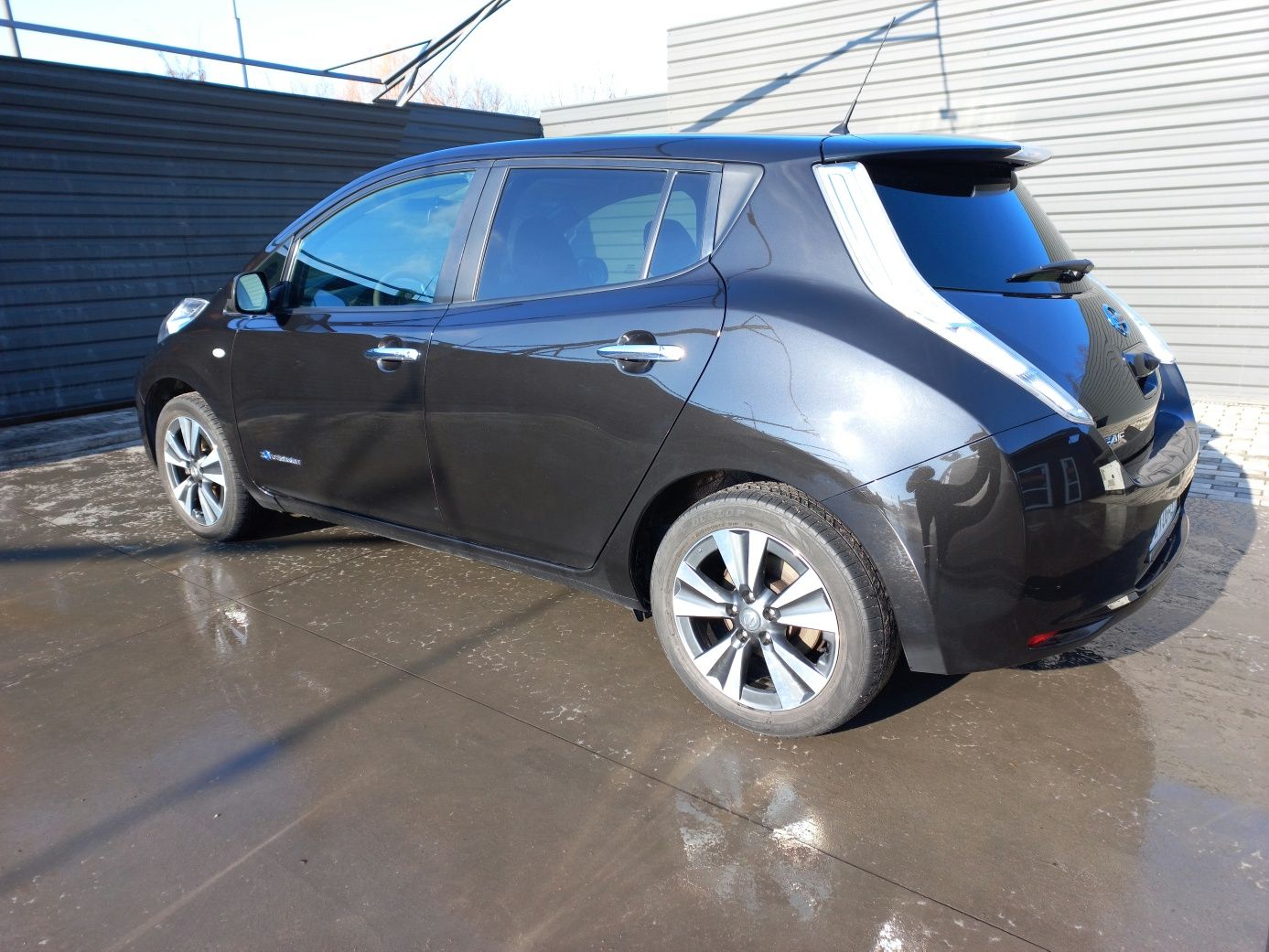 Nissan Leaf 2017 року