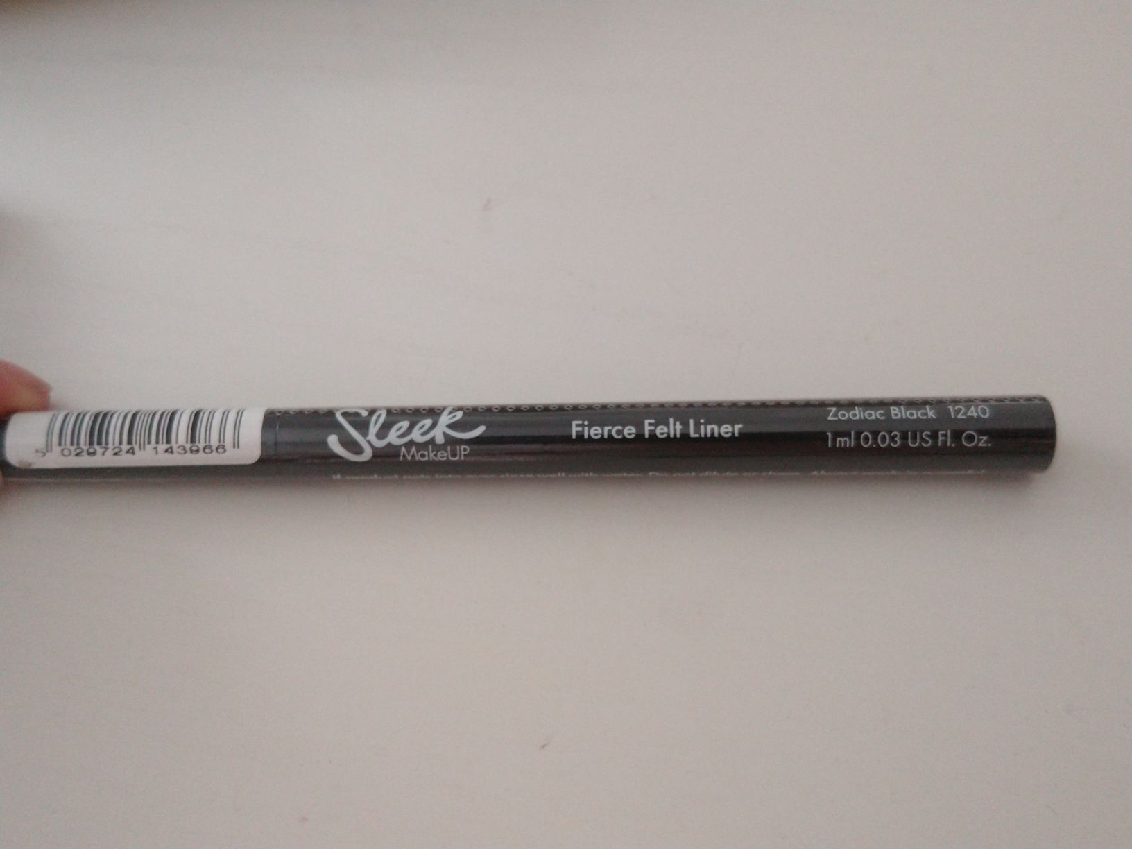 Sleek Makeup Fierce Felt Czarny eyeliner w pisaku