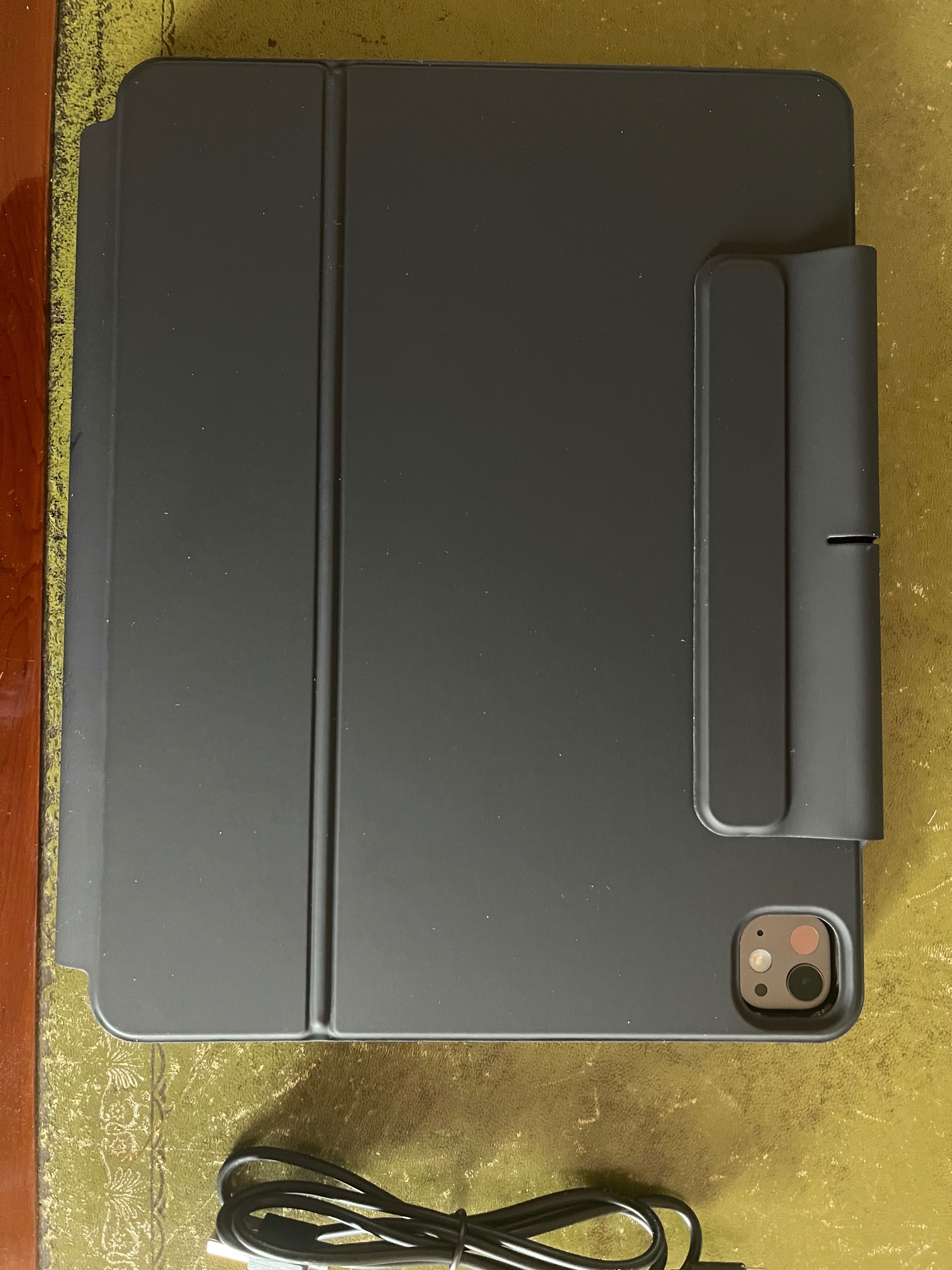 Capa Teclado para Ipad 13" M4