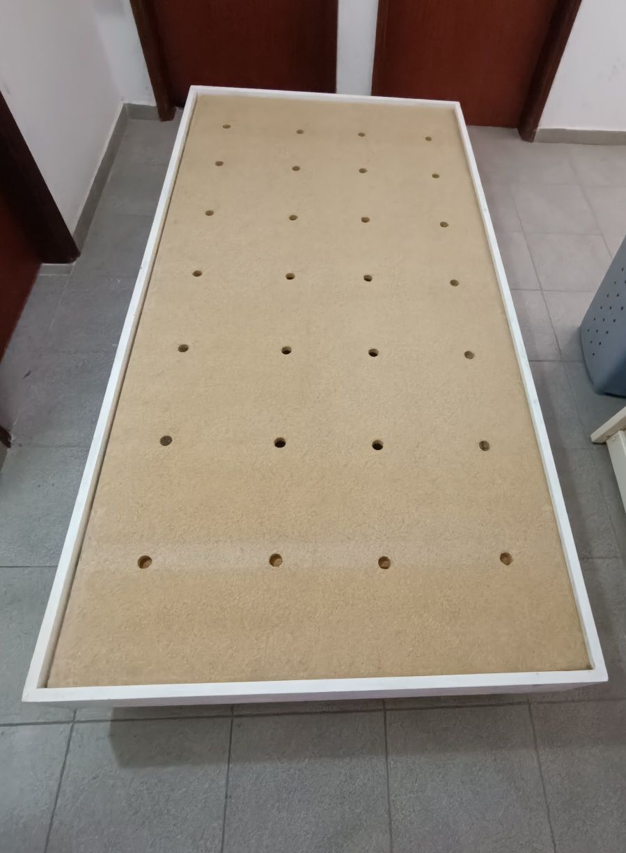 Mesa cabeceira + cama individual + sofá 190 cm