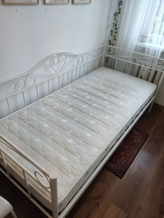 Łóżko z materacem 90 x 200