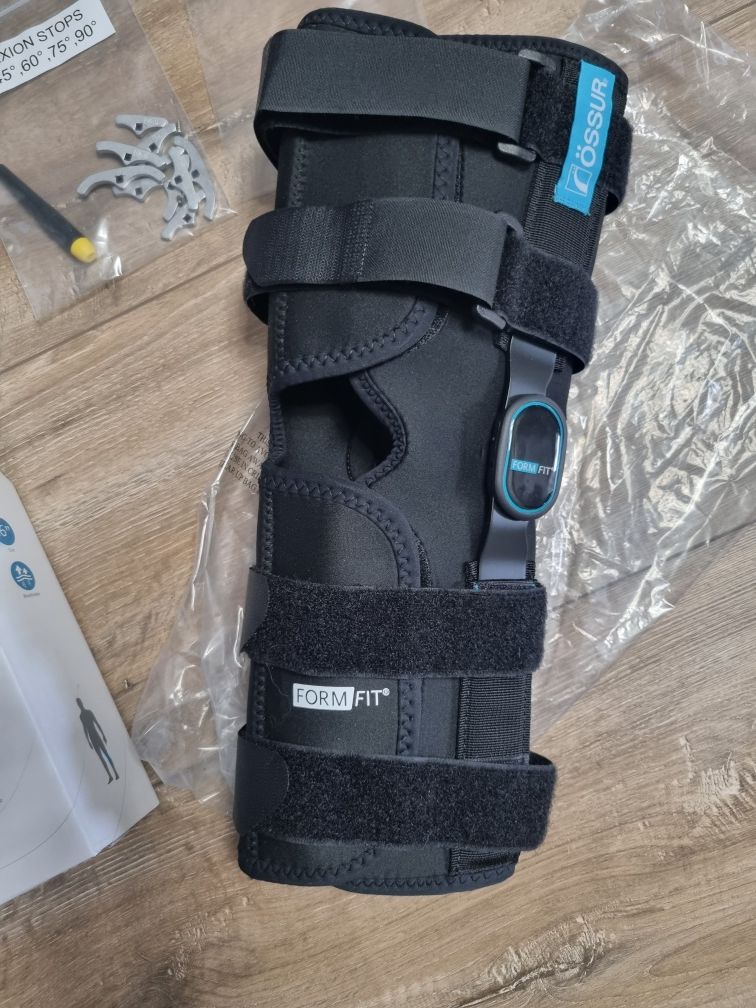 Orteza stabilizator kolana Ossur Form Fit Rom Knee WRP S/M
