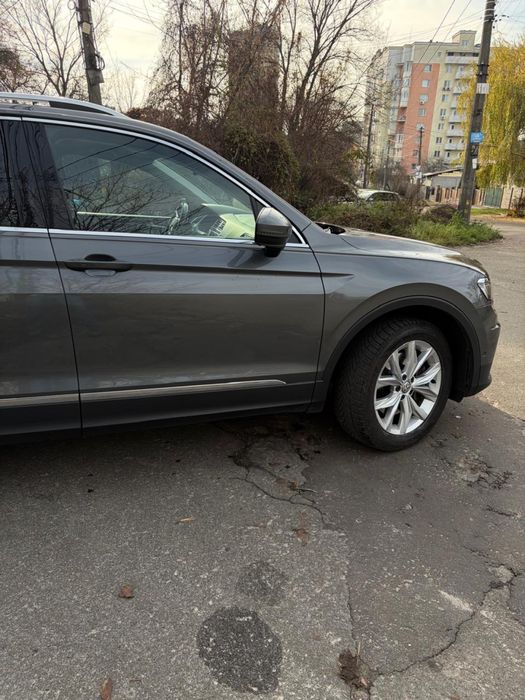 Продаж Volksvagen Tiguan 2.0 TSI AT ( 220 к.с.)  4Motion Торг