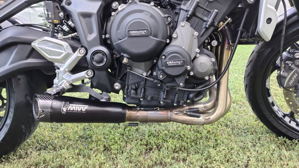 Вихлопна система Mivv X-M5 на мотоцикл Triumph Trident 660