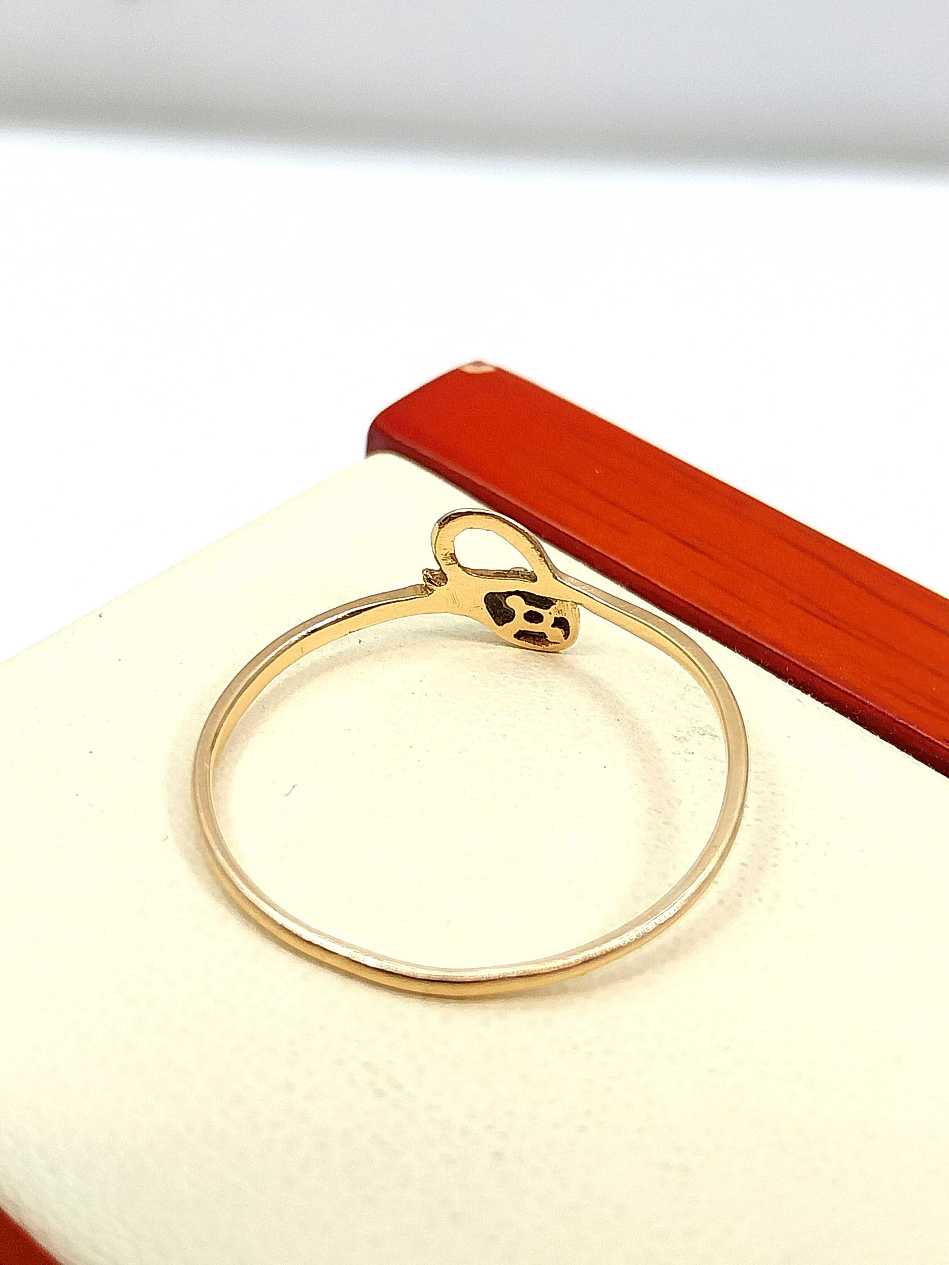 Złoty pierścionek z cyrkonią  (585) 0,95 G