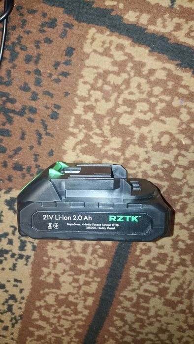 Акамулятор и зарядное к нему 21 вольт 2А