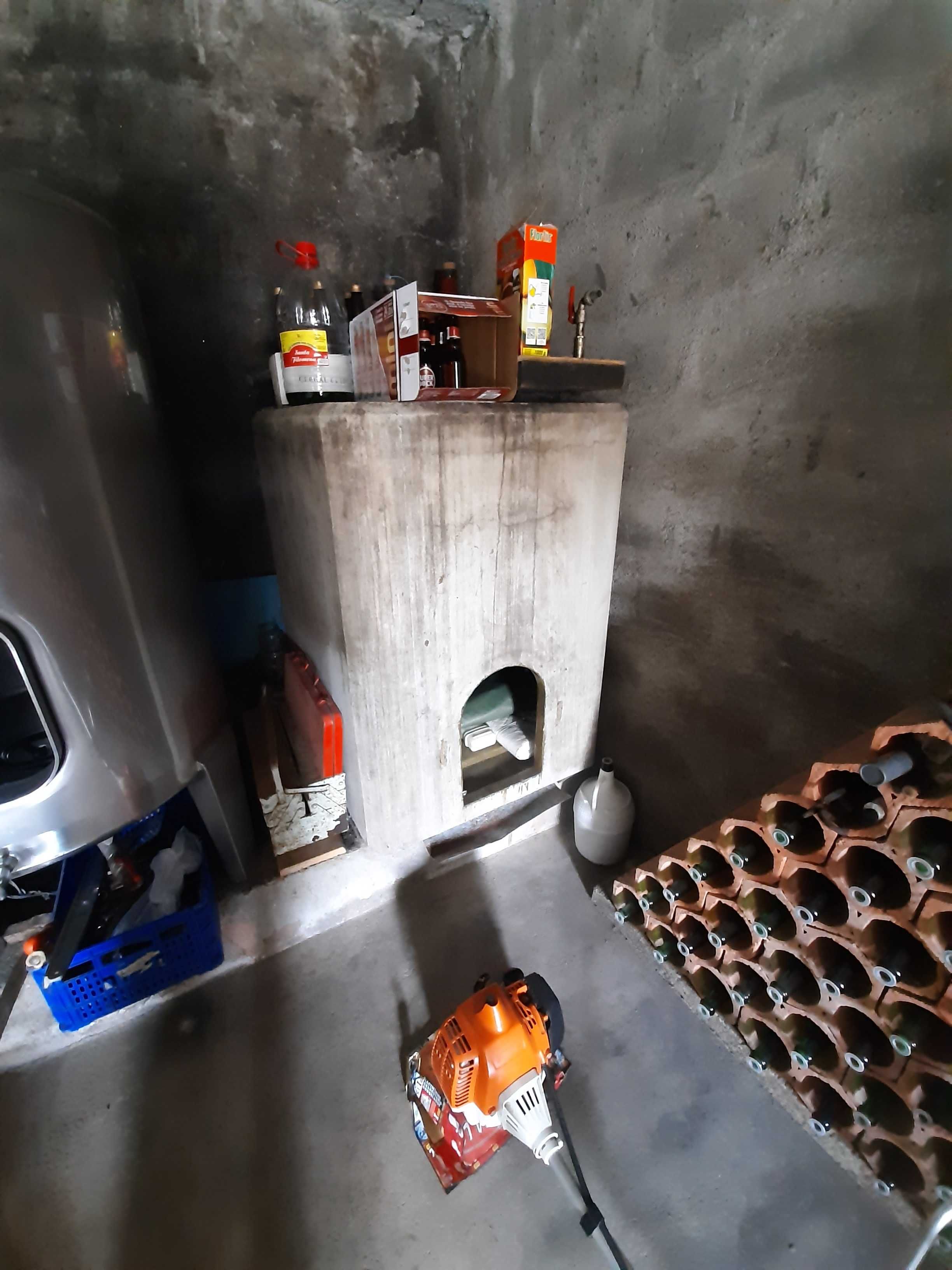 Cubas em  Inox e  vários artigos para produção de vinho