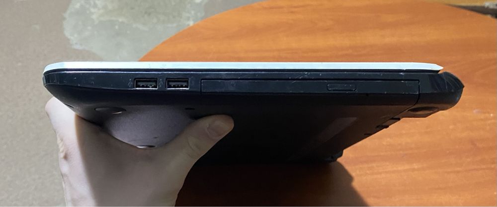 Ноутбук HP 15-r102no 15.6"/4GB RAM/500GB HDD/i3-4005! N2164