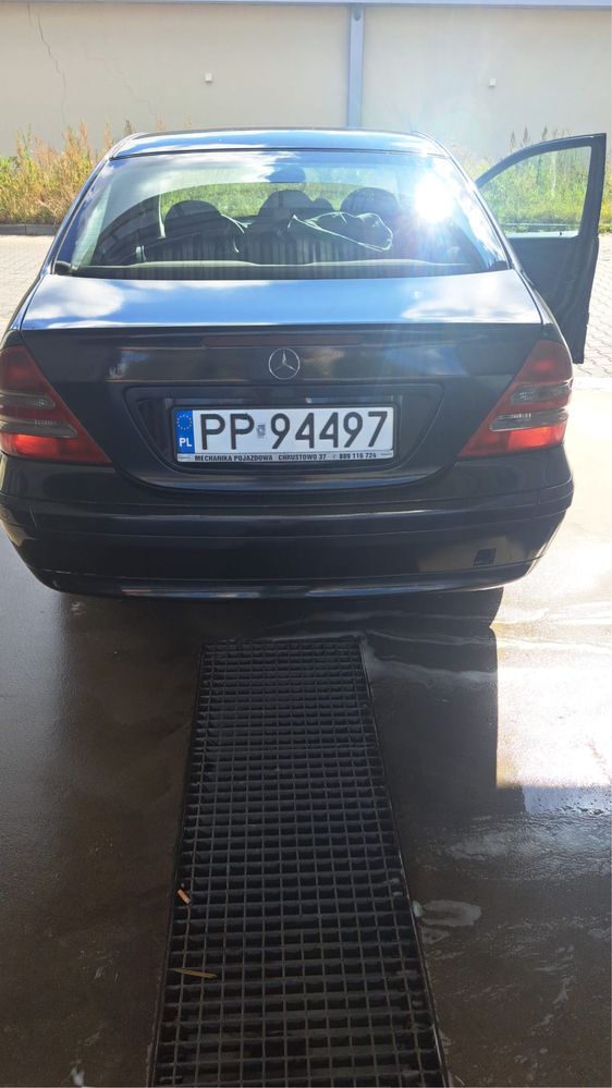 Sprzedam mojego prywatnego mercedesa.
