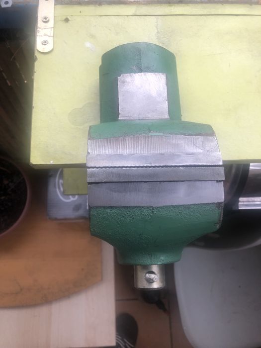 Poszukiwane imadło Prl Zawichost ,szczęki 10cm waga ok 8kg jak nowe.