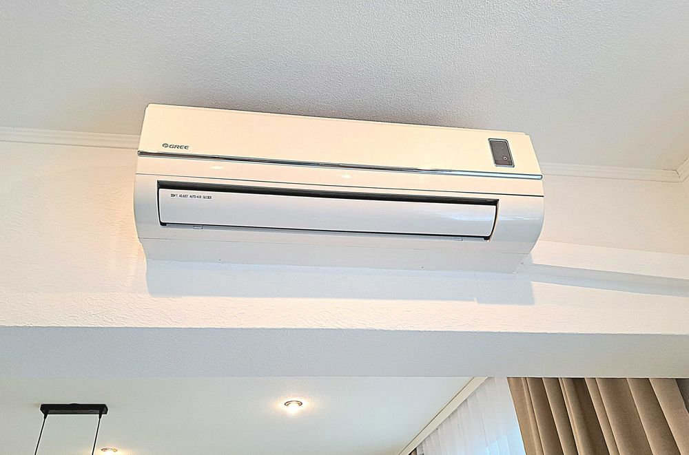 Центр! Смарагдова студія на Дарвіна , біля метро, ТРЦ Никольский