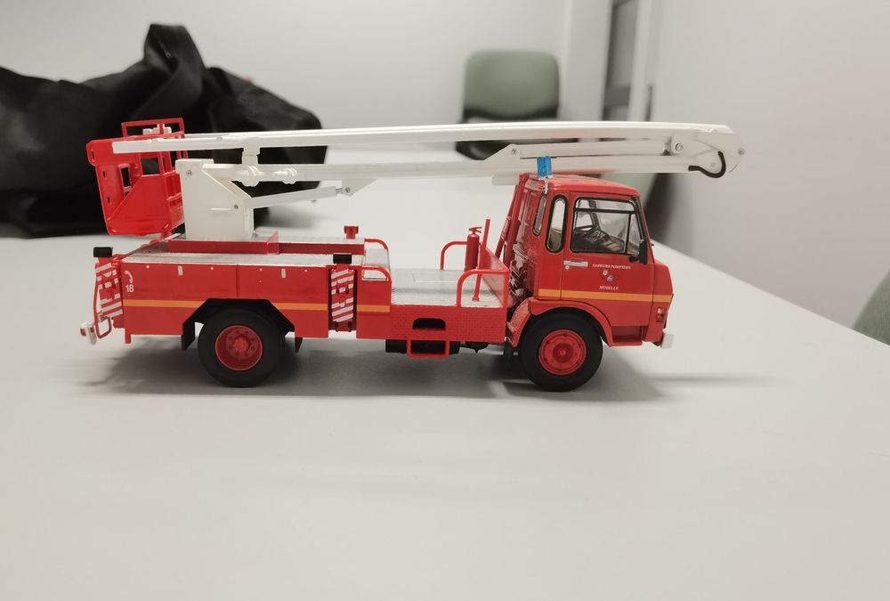 Camião Sapeurs pompiers hachette