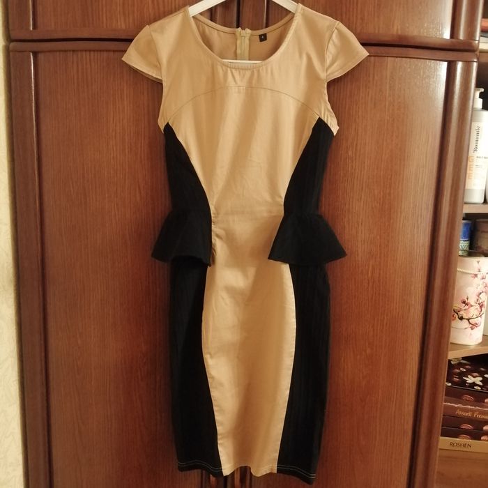 Платье с трикотажными вставками для миниатюрной фигурки