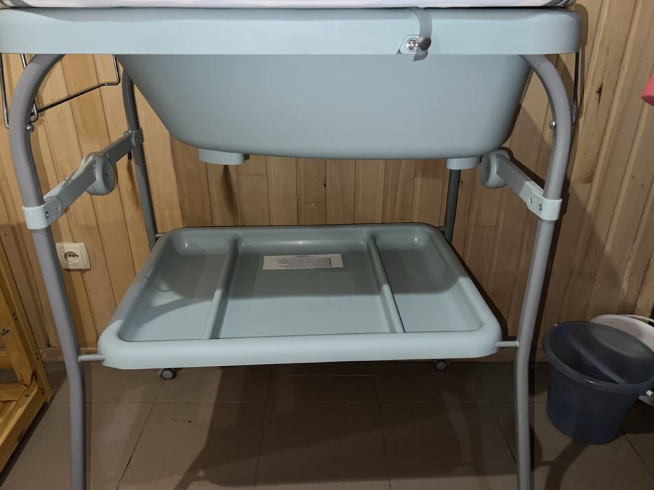 Продаю ваночку для купання зі столиком для сповивання Chicco