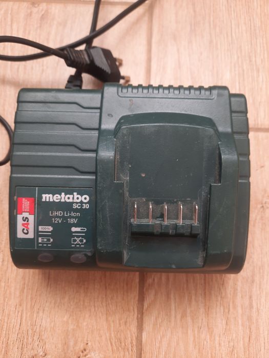 Зарядне для акамулятора.