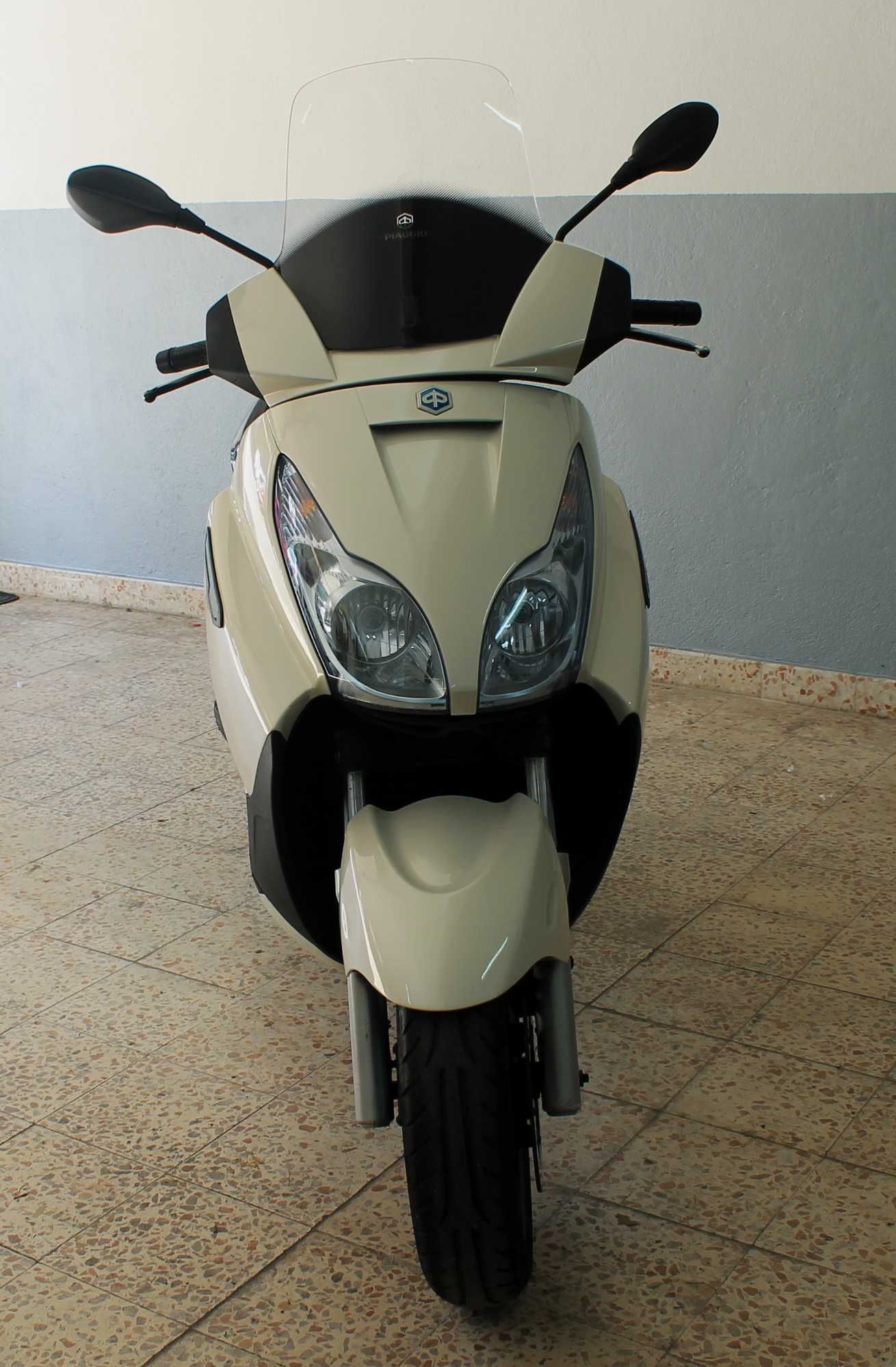 Piaggio X7 Evo 300i com 33000km de 2014