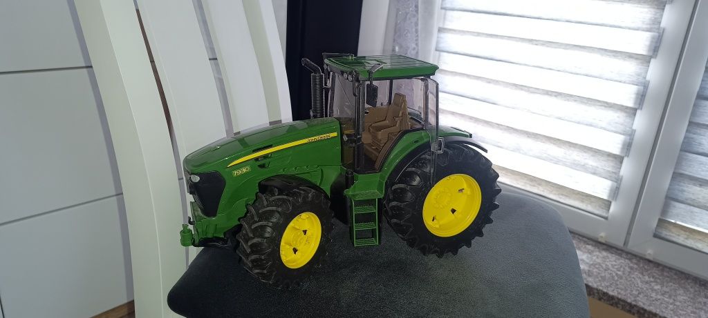 Traktor John Deere bruder