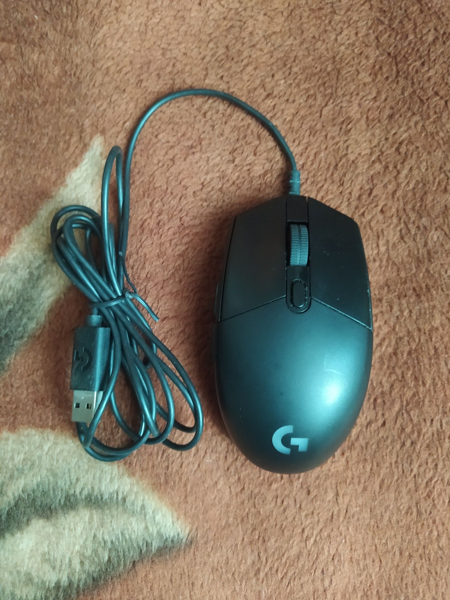 Продаю игровую мышку Logitech G102 LIGHTSYNG Оригинал