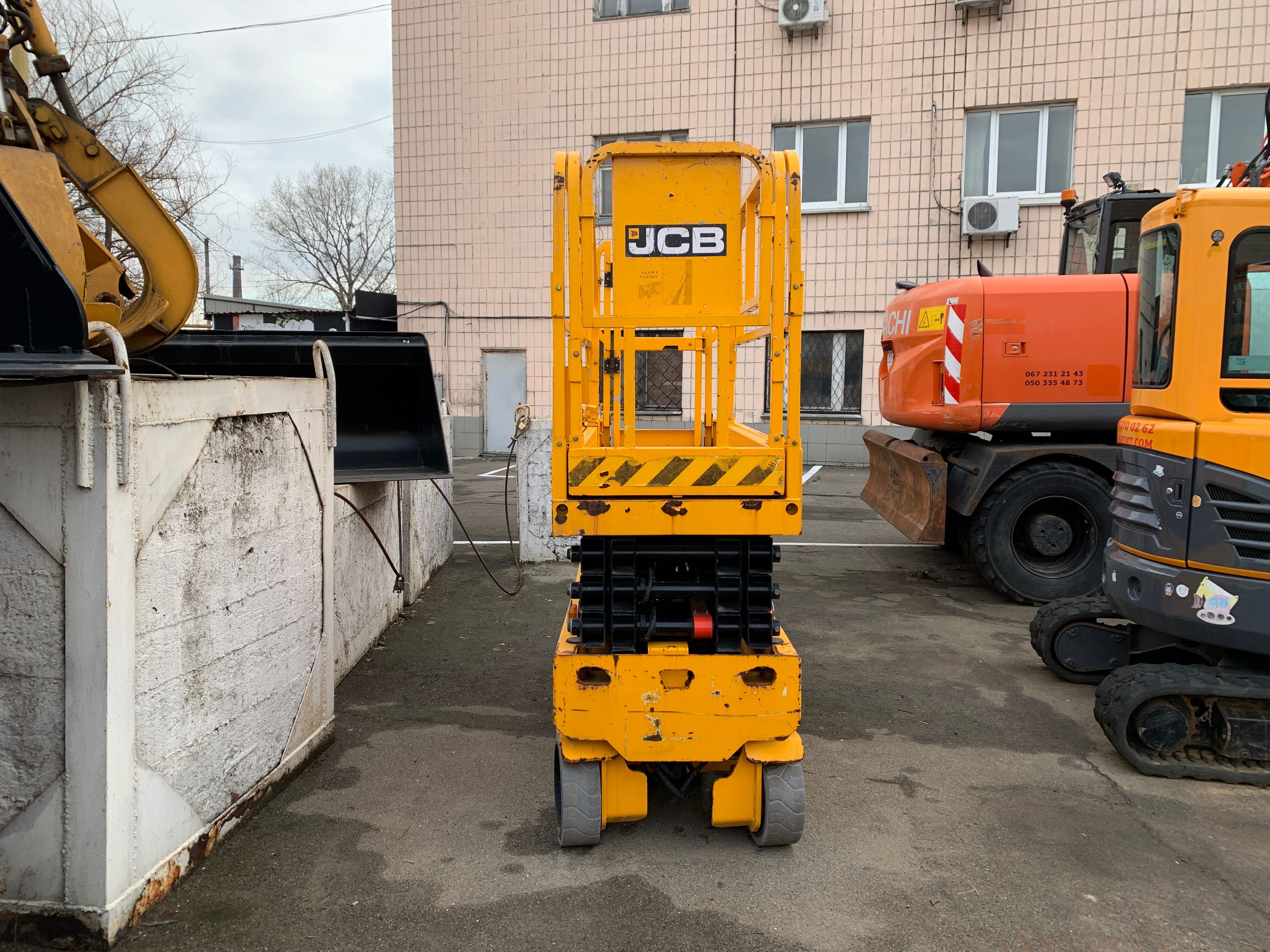 Електричний ножичний підйомник JCB S2632E / 10 метрів робоча висота