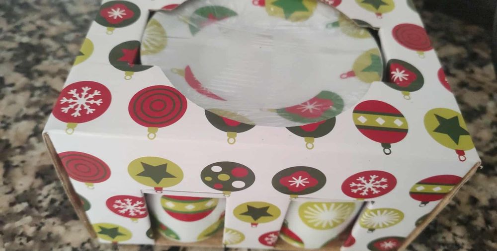 Canecas e pires de Natal