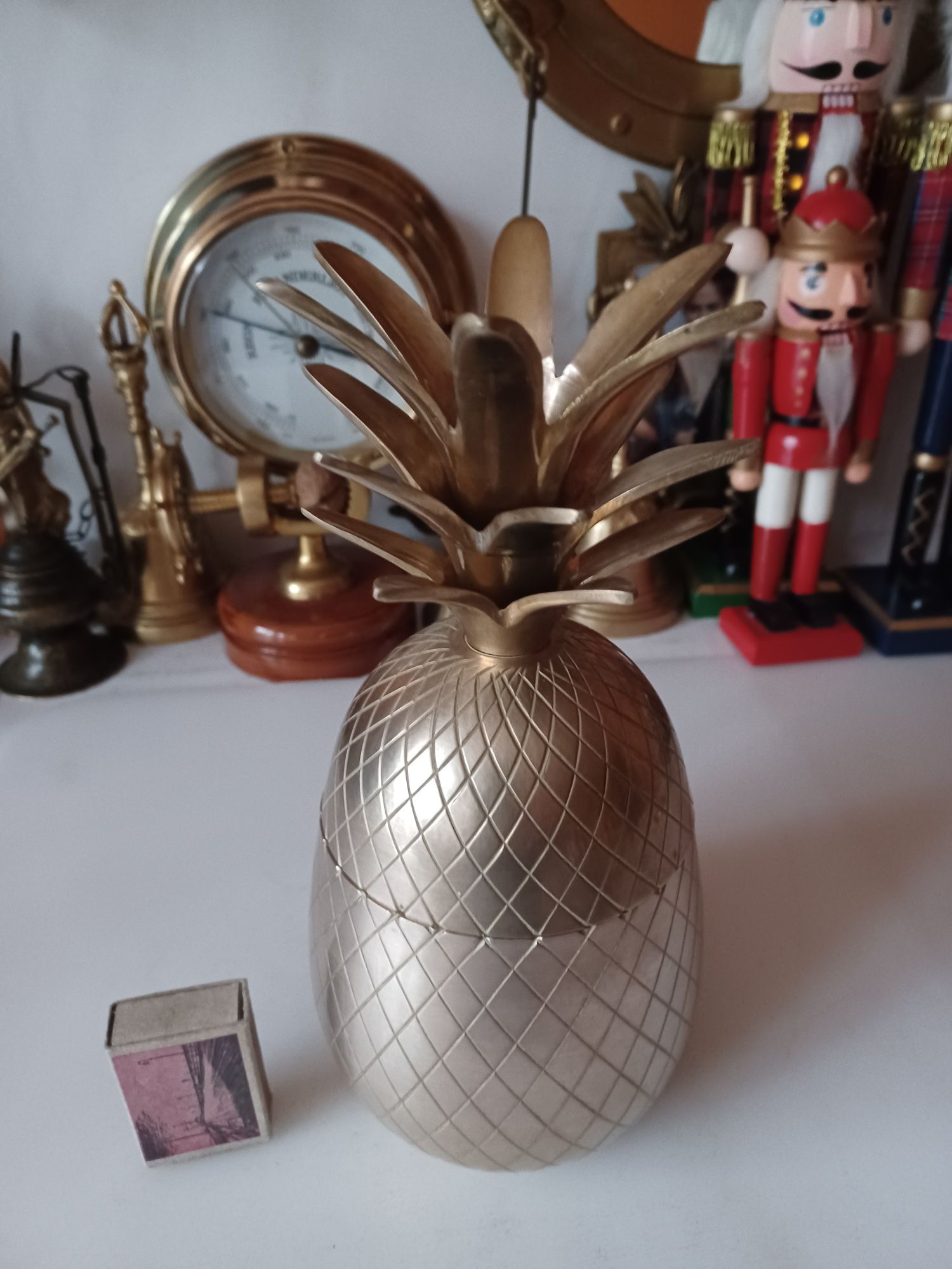 Ananas. Piękny, duży, mosiężny pojemnik. Kolekcja.