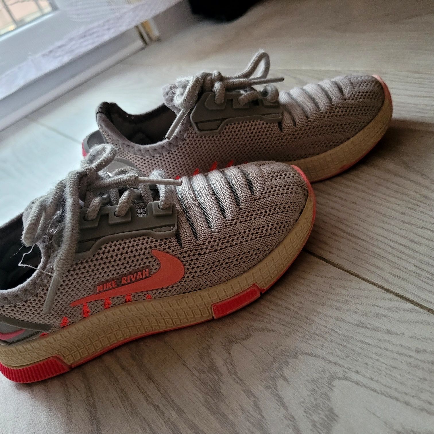 Buty Nike 28 wsuwane szare dla dziewczynki