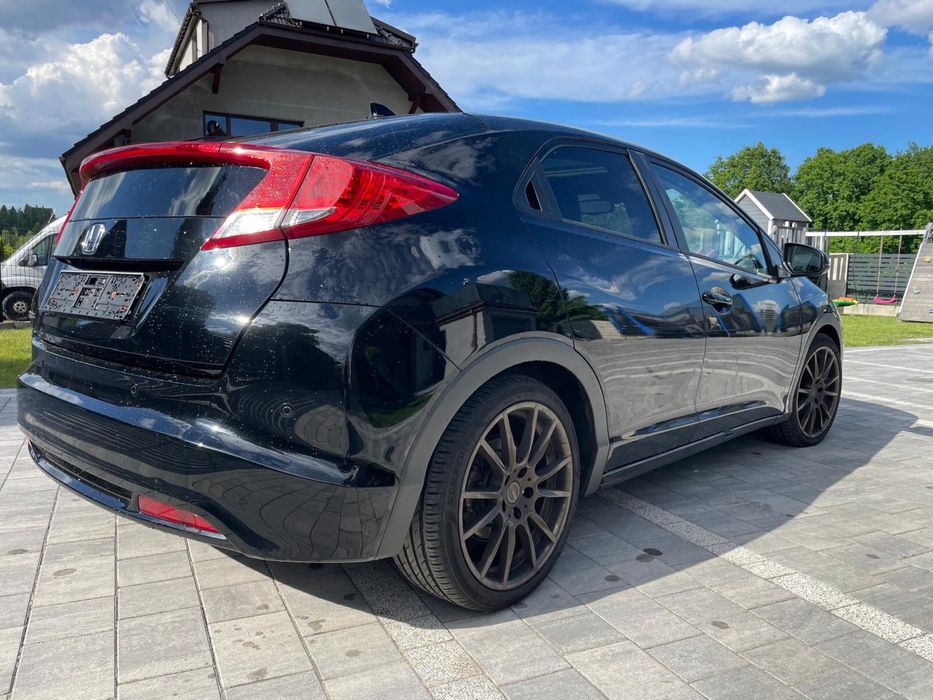 Honda CIVIC 1.8 xenon skóra doinwestowana