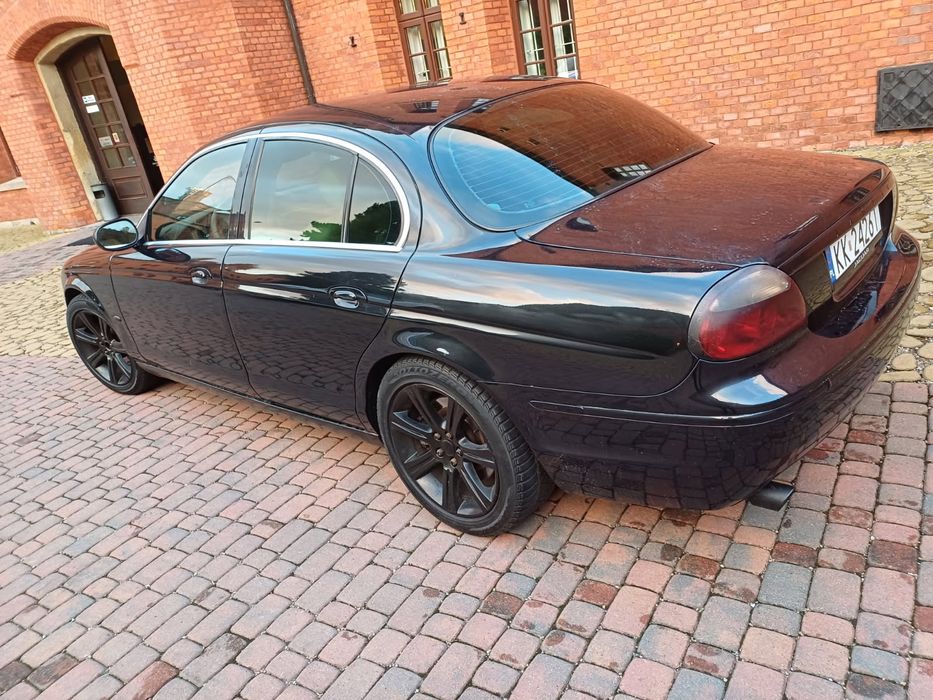 Jaguar S-type w bdb stanie.