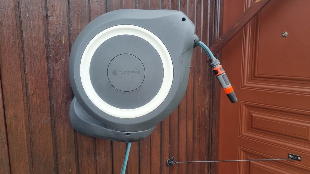 Wąż ogrodowy Gardena zwijany do bębna - naścienny 20 m