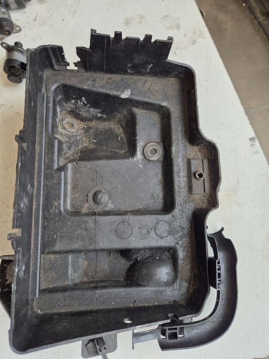 Opel Astra h podstawa akumulatora