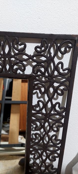 Espelho estilo vintage moldura em ferro todo trabalhado peça unica