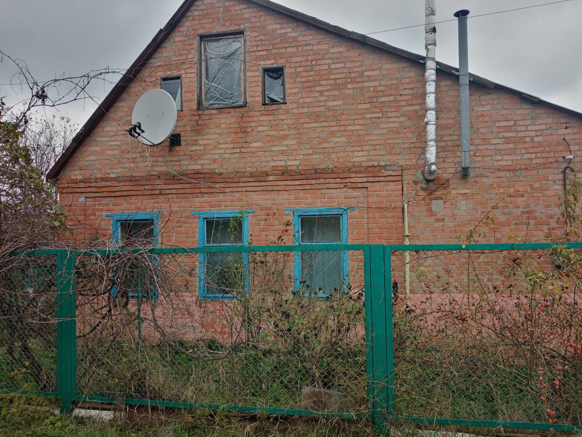 Продам будинок в м Карлівка недалеко від центра