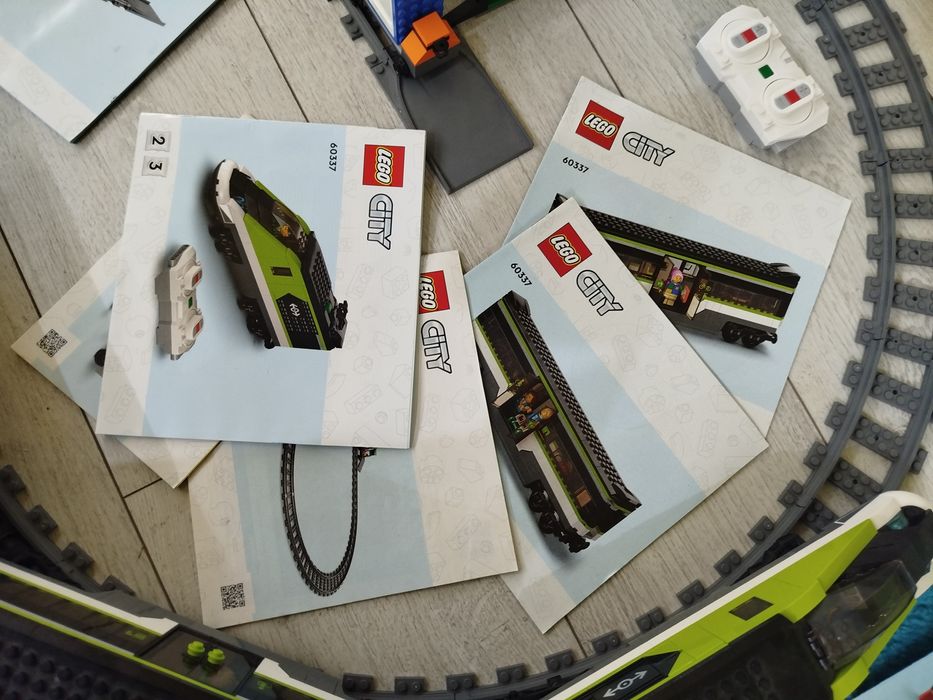 LEGO City 60337 ekspresowy pociąg pasażerski