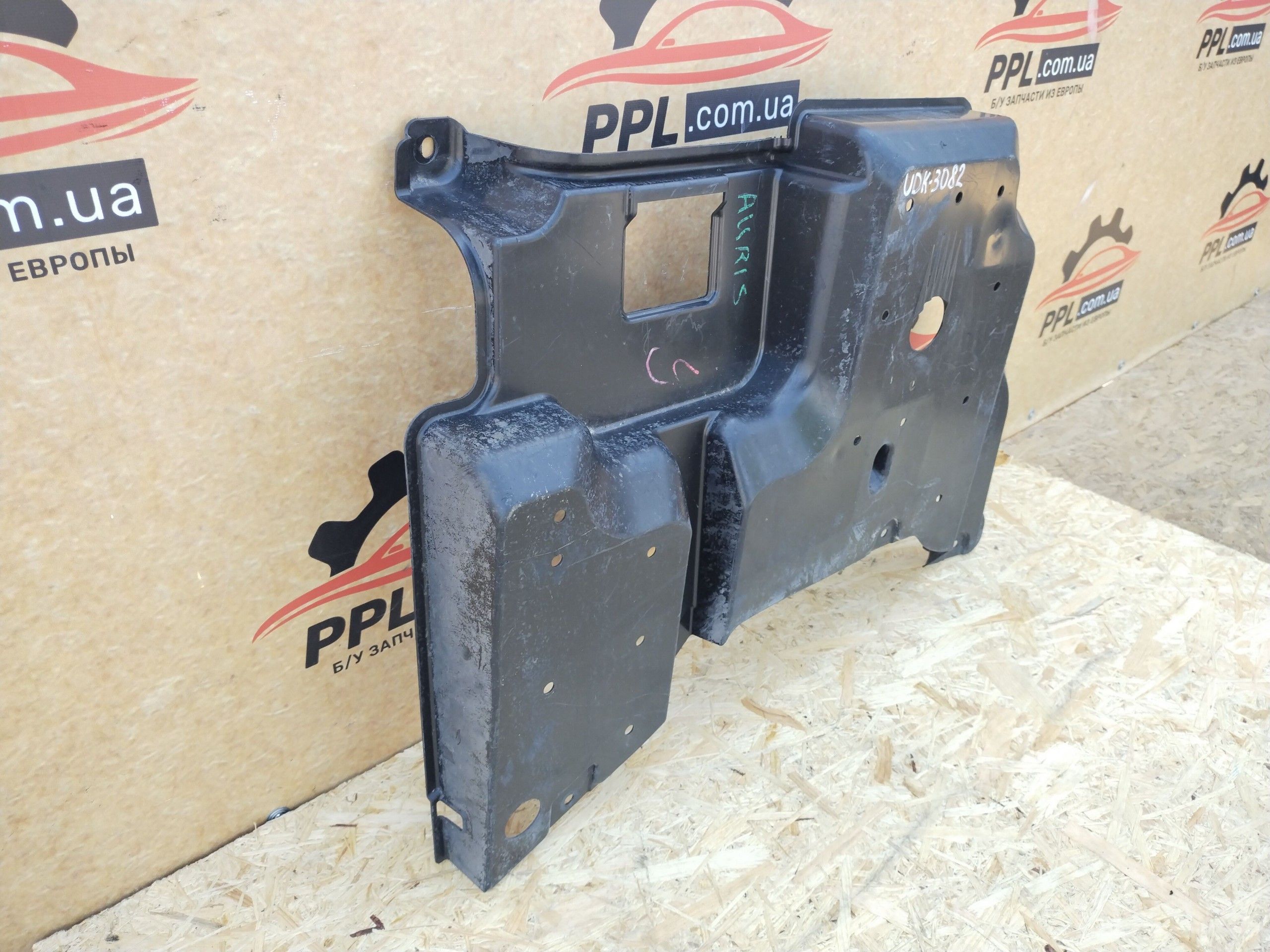 Toyota Auris 2006-2012 Крышка защита днища 58308-02020 / 58398-02030