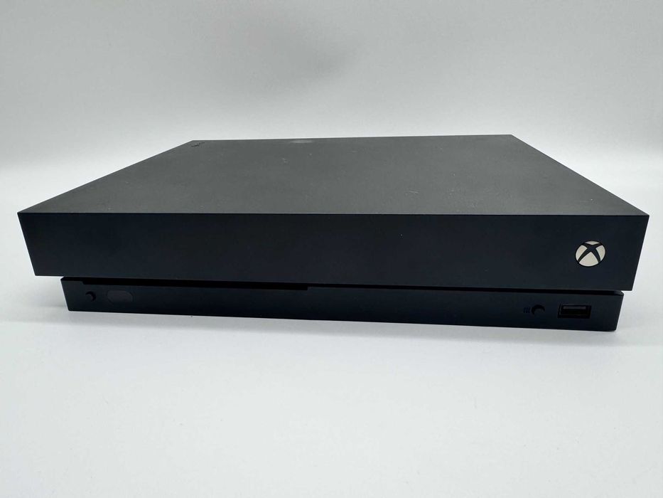 Konsola XBOX ONE X 1787 1TB + 2 PADY , 3 GRY od loombard milicz