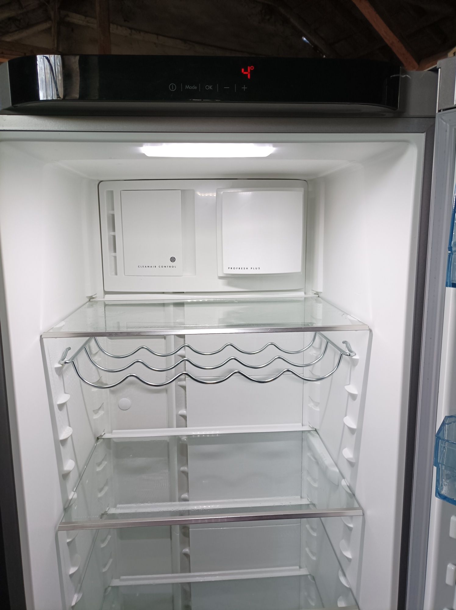 Холодильна камера Electrolux NoyFrost