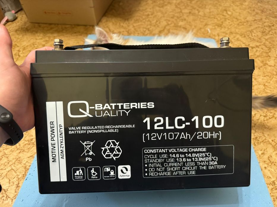 Акумулятор AGM для блекауту.Q-Batteries Deep Cycle 12LC-1  + 2 інв.