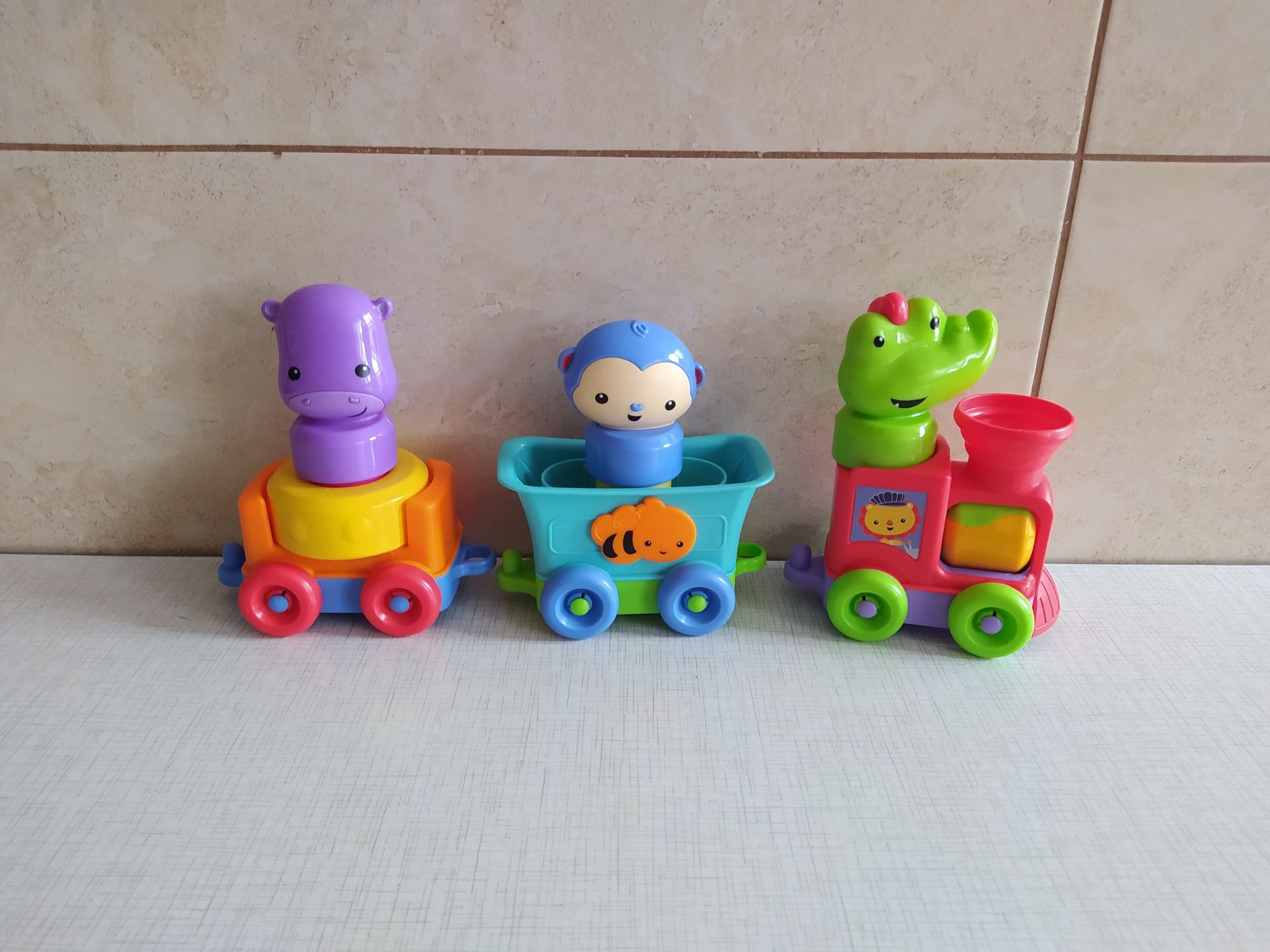 Pociąg Fisher Price lokomotywa ciuchcia grzechotki zwierzątka