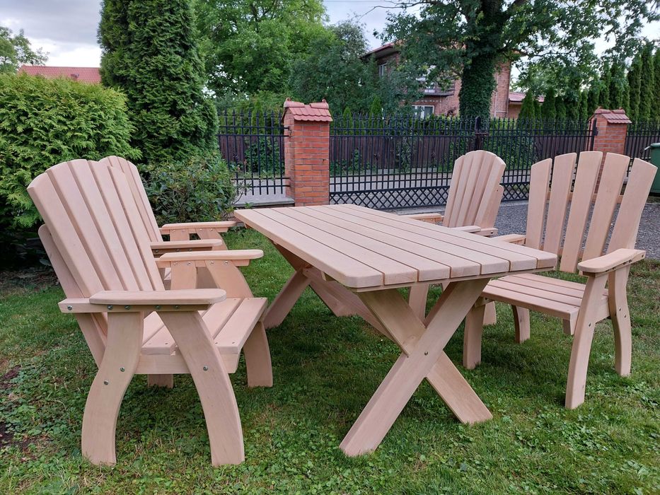 Krzesła i stół do ogrodu