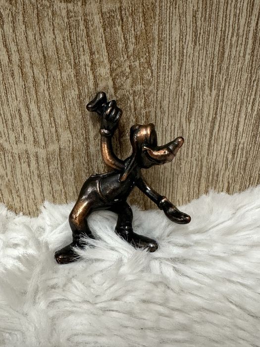 Metalowa figurka Goffy z myszki miki