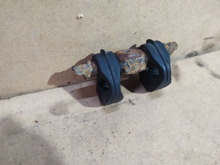 Кріплення резинки гумки заднього глушака Мерседес W210 седан оригінал