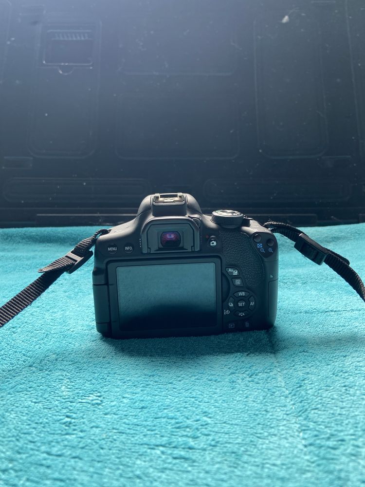 Canon 750D 18-135mm com bolsa