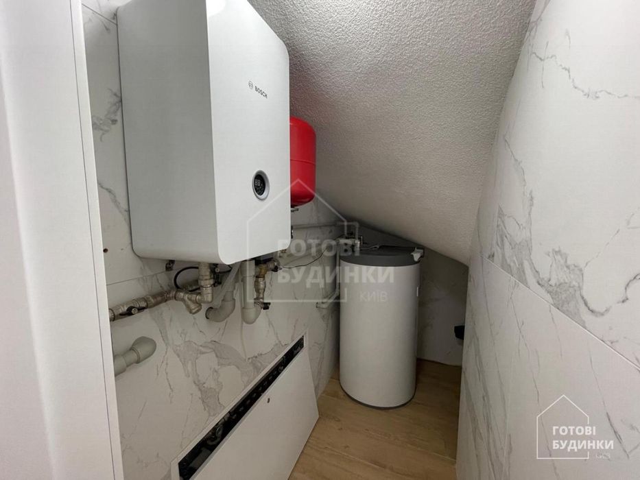 Сучасний будинок серед соснового лісу в КМ Нова Ходосівка