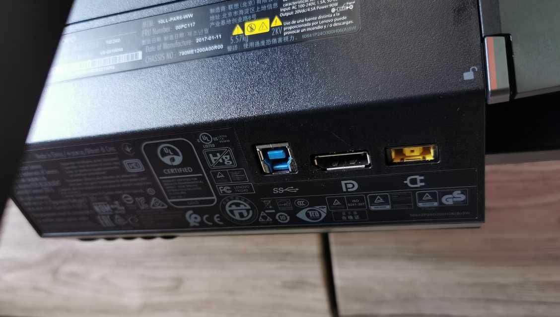 Komputer z monitorem 24" IPS AIO Lenovo I5 8/256GB SSD wifi