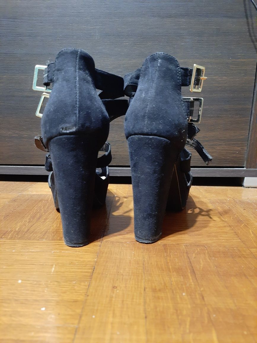 Buty na slupku i platformie New Look 38