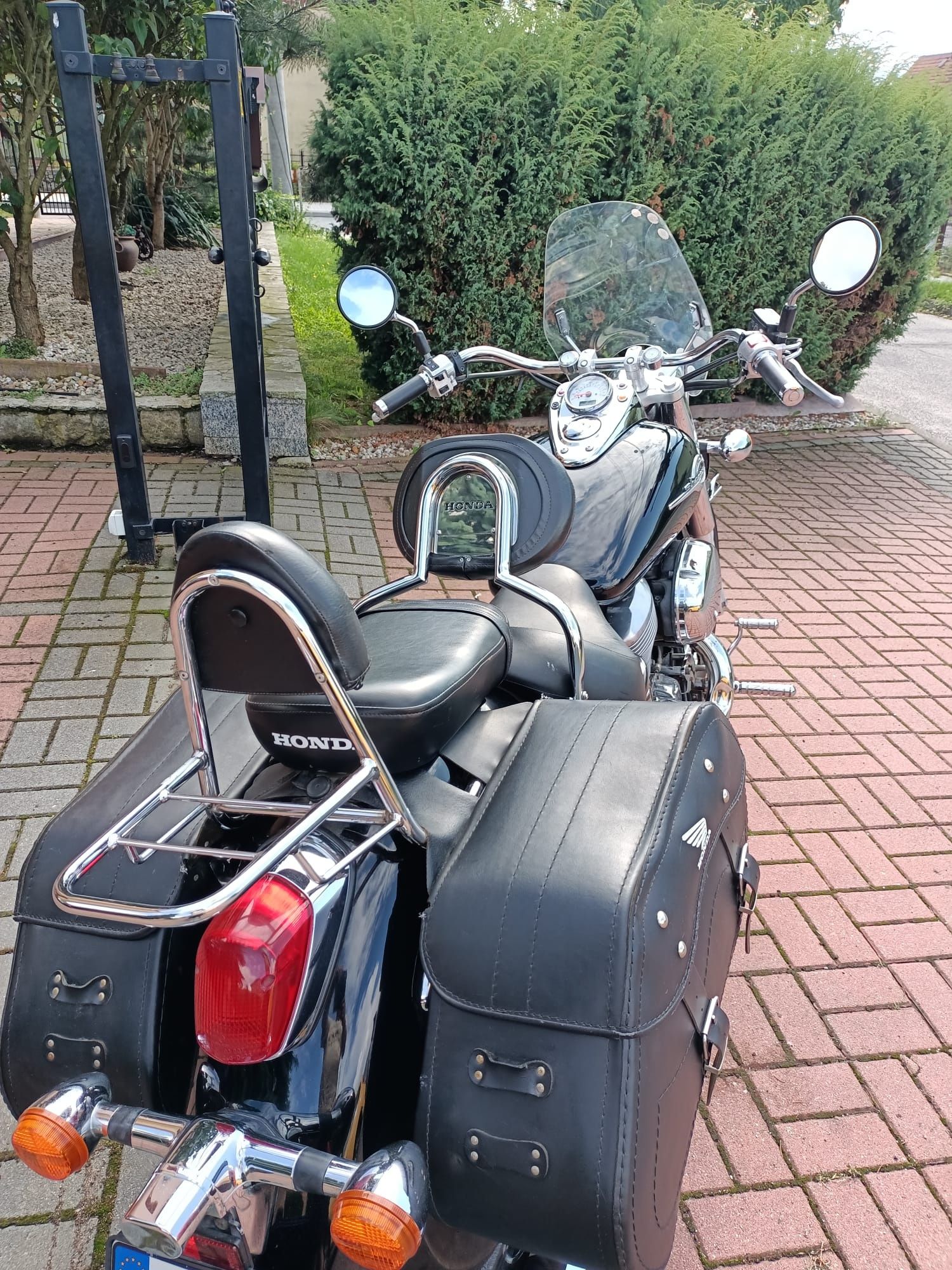 Honda Shadow 750 zarejestrowany 13 tys km  dużo dodatków