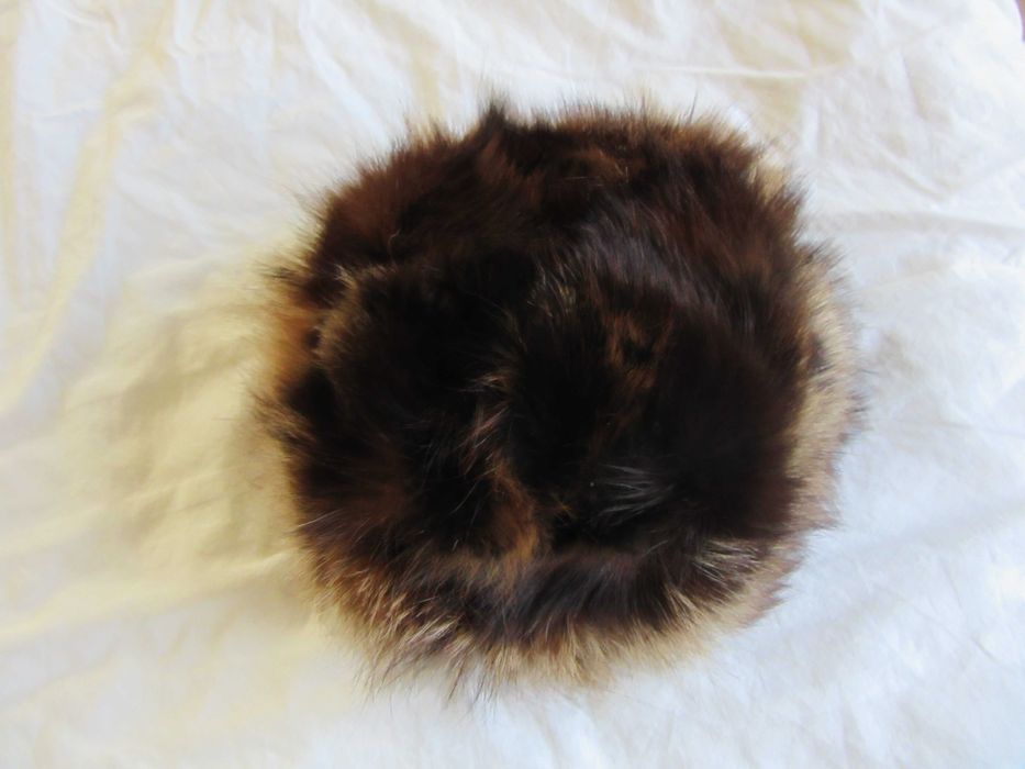 Czapka damska skora Braz i koncowkami bezu. M Nowa