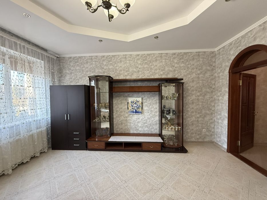 Сдам дом Архитекторская  с ремонтом 4 к 150 м ,место для авто! Киевски