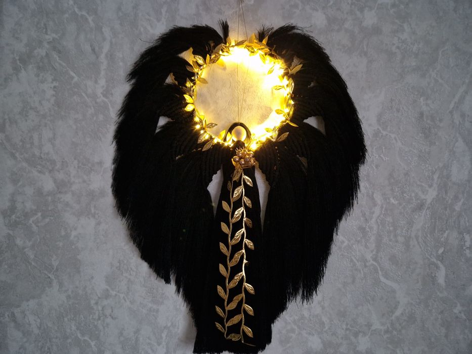 Янгол макраме в готичному стилі