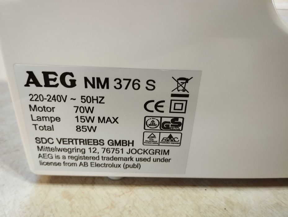 Швейна машина AEG без педалі електроприводу.